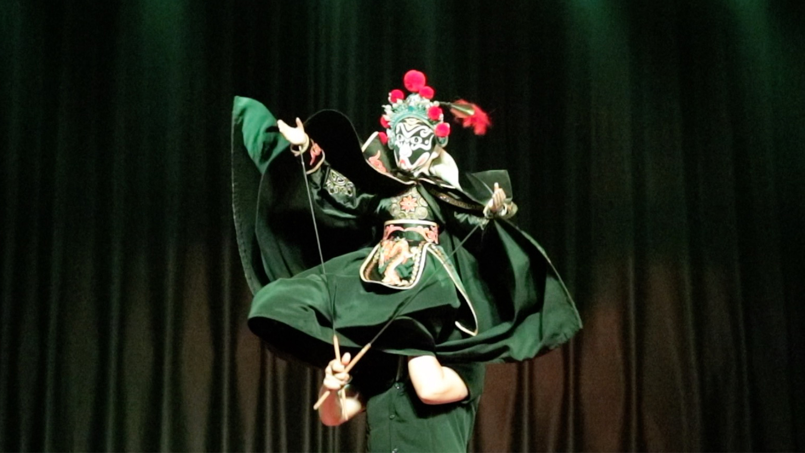 Puppets perform Sichuan Opera stunts