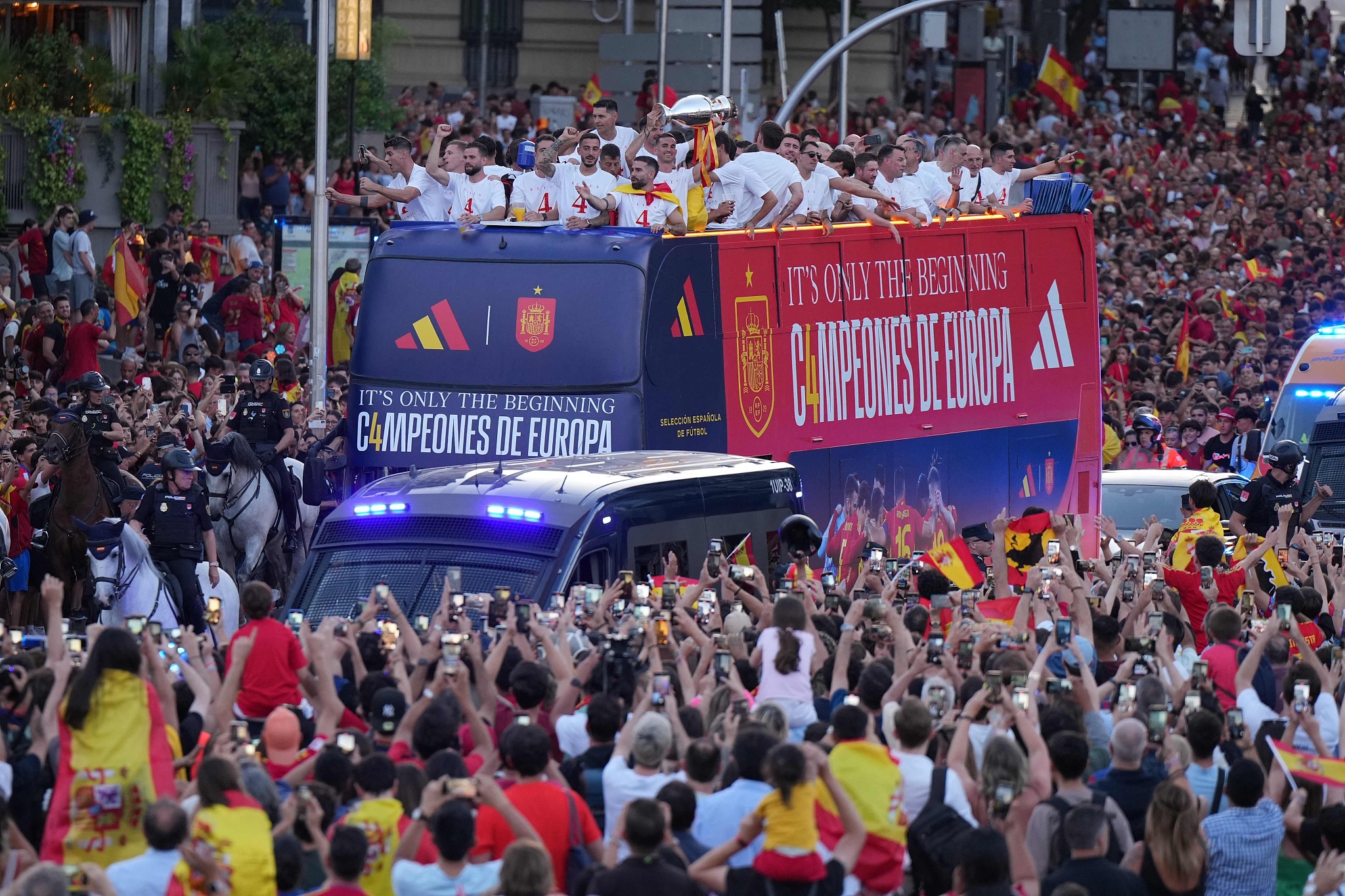 Players and coaching staff of Spain attend a parade to celebrate winning Euro 2024 in Madrid, Spain, July 15, 2024. /CFP