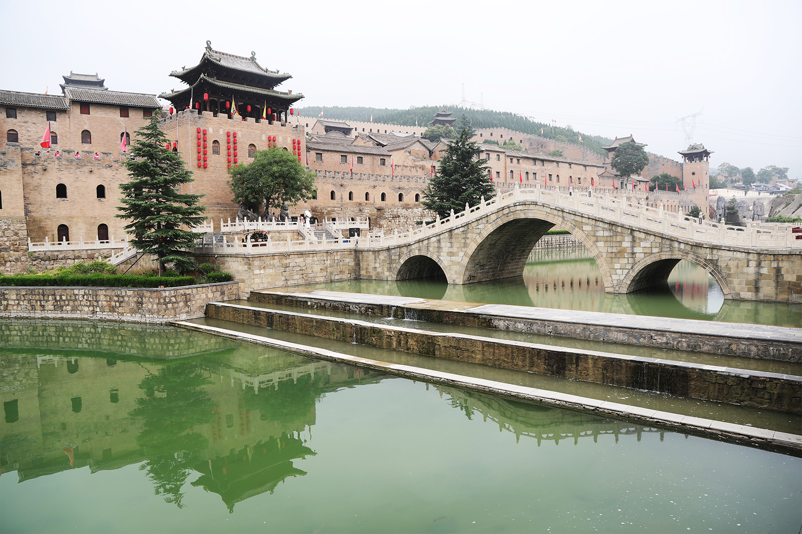 A view of Xiangyu Ancient Castle and its moat /CGTN
