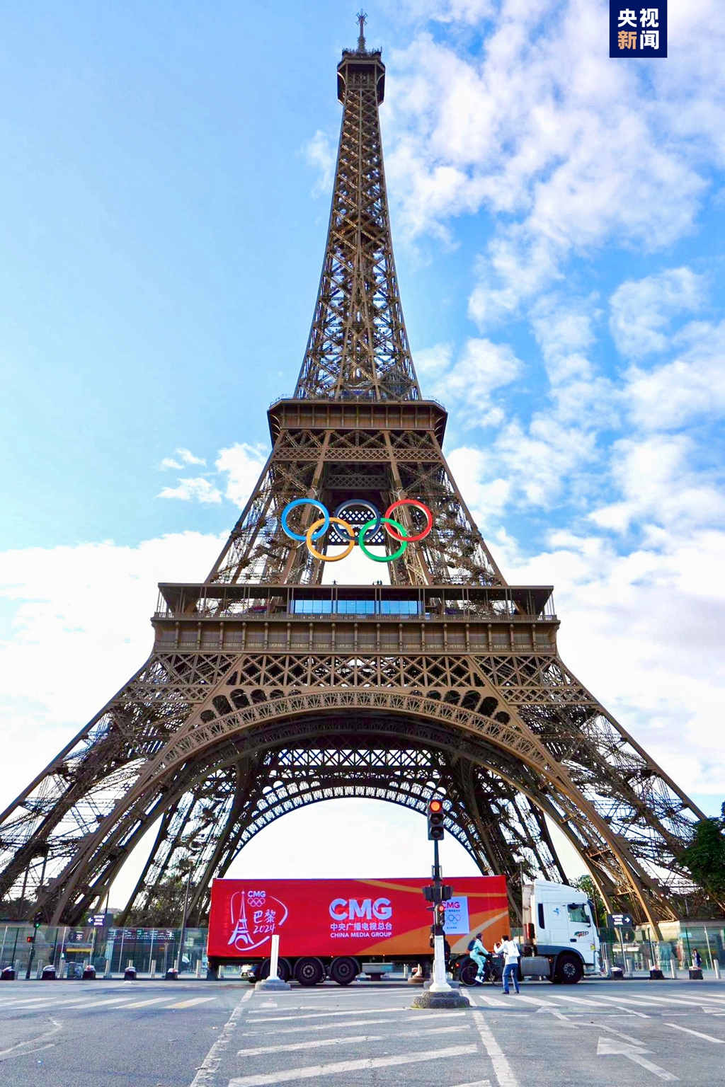 CMG's 8K UHD live broadcast van in front of the Eiffel Tower in Paris, France. /CMG