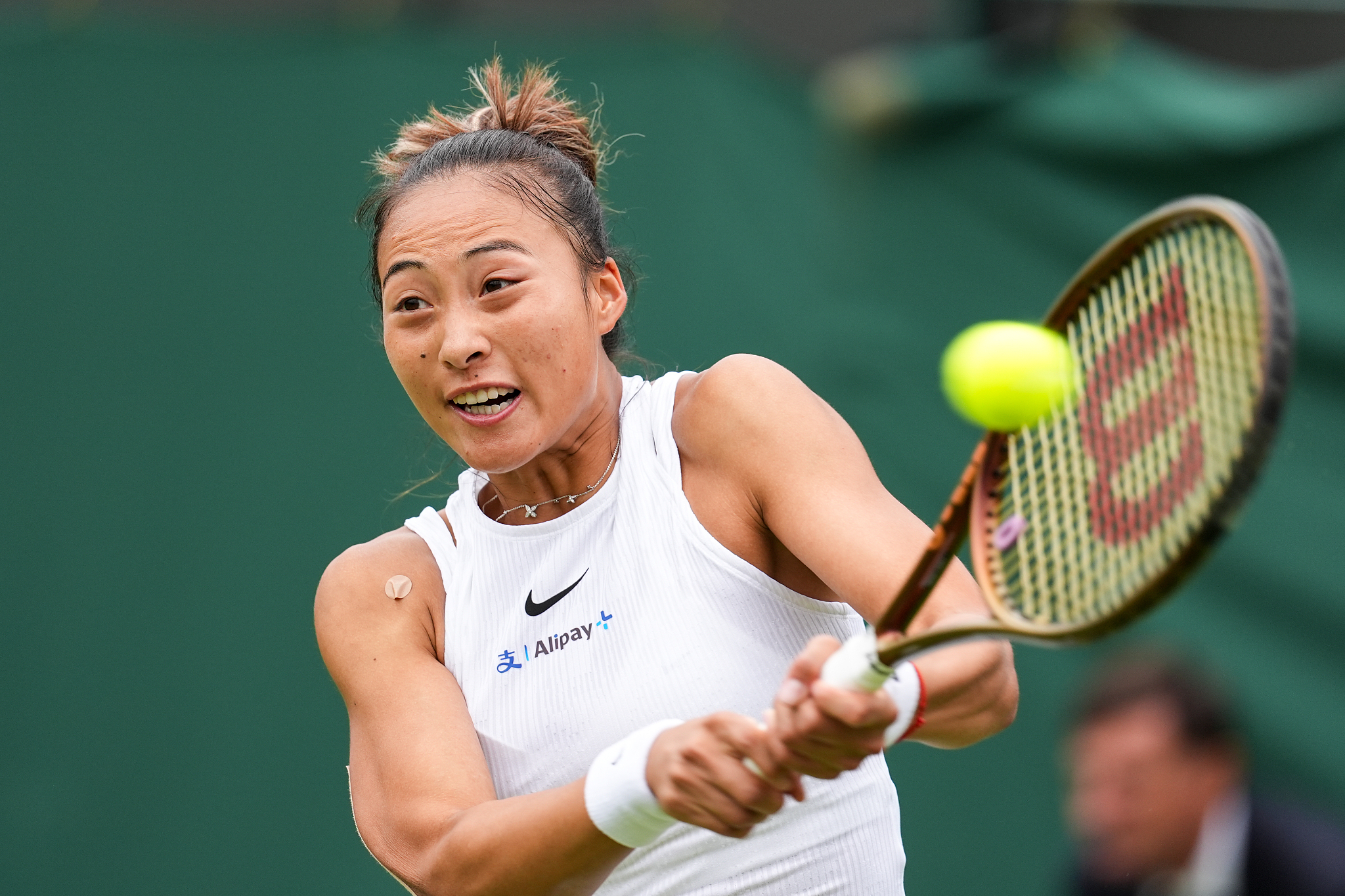 Zheng Qinwen of China competes in a women's singles first-round match against Lulu Sun of New Zealand at the Wimbledon Championships at the All England Lawn Tennis and Croquet Club in London, United Kingdom, July 1, 2024. /CFP