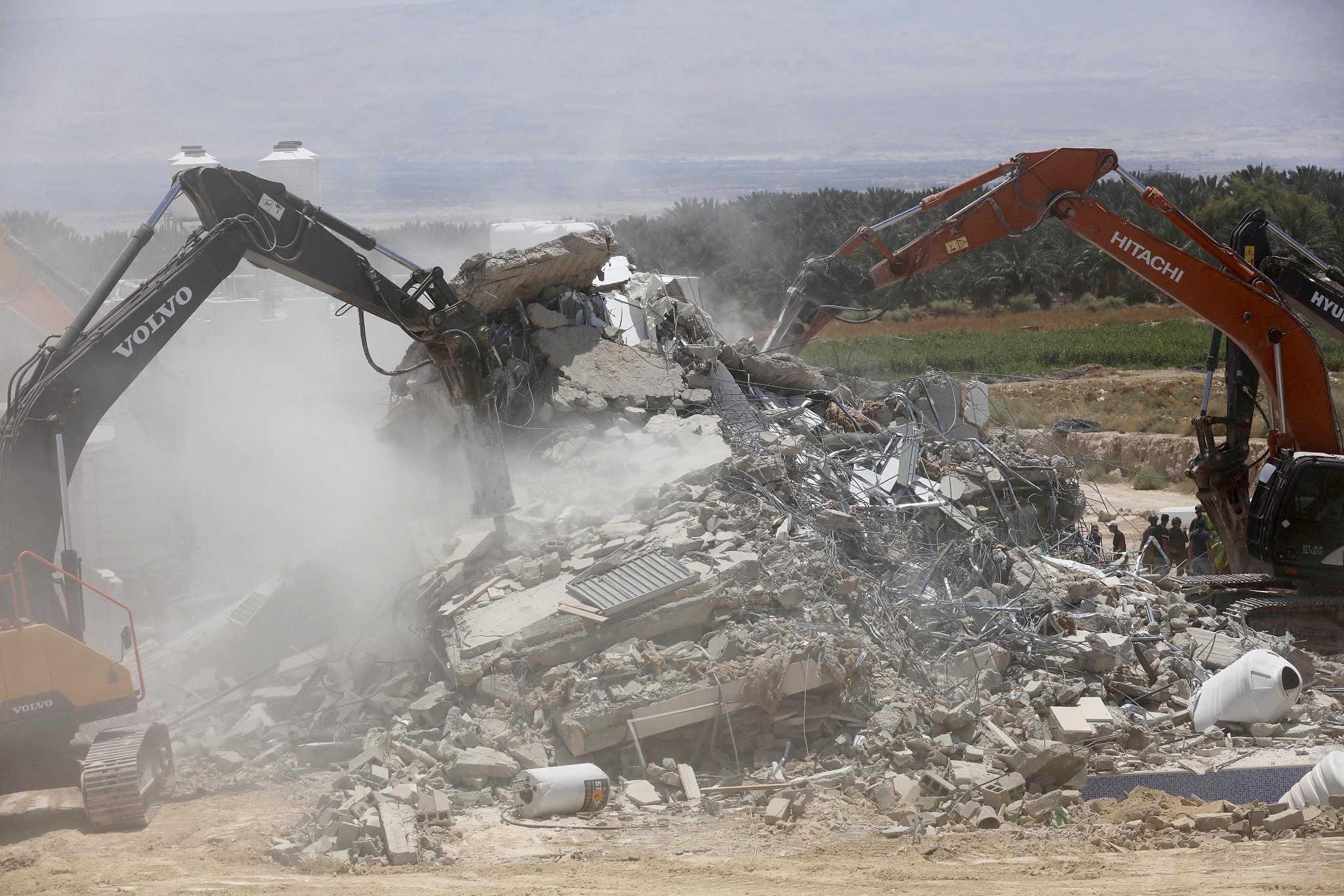 Israeli armed forces demolish four Palestinian homes with heavy machinery during their raid at historic Kasr Hisham area in Jericho, West Bank, July 18, 2024. /CFP