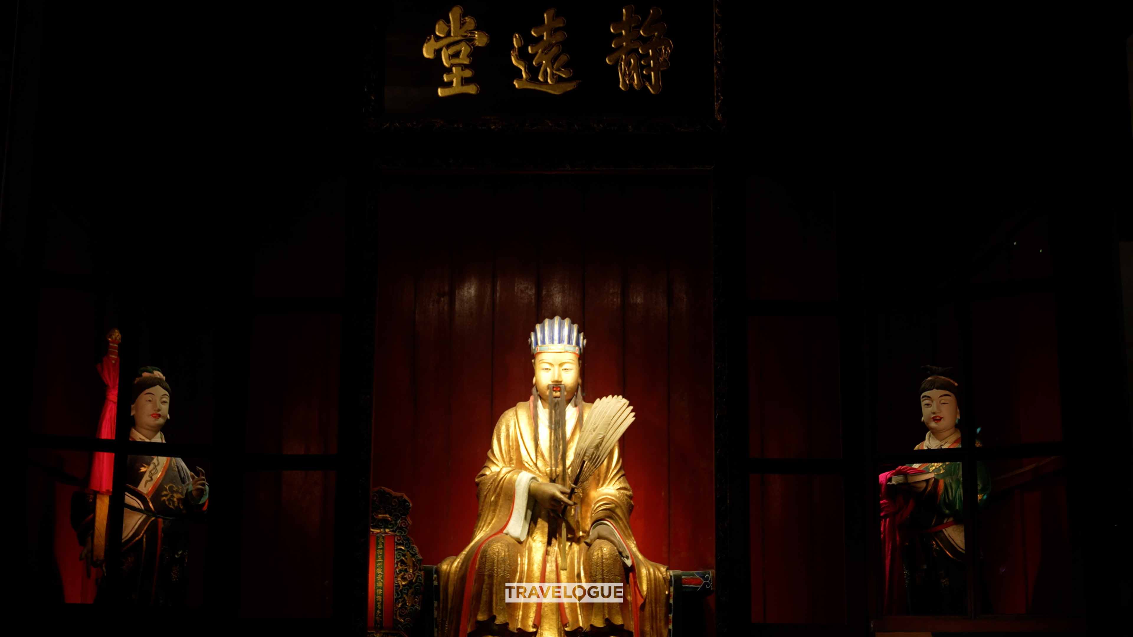 A statue of Zhuge Liang is seen in the Jingyuan Hall at the Wuhou Shrine in Chengdu, southwest China's Sichuan Province. /CGTN