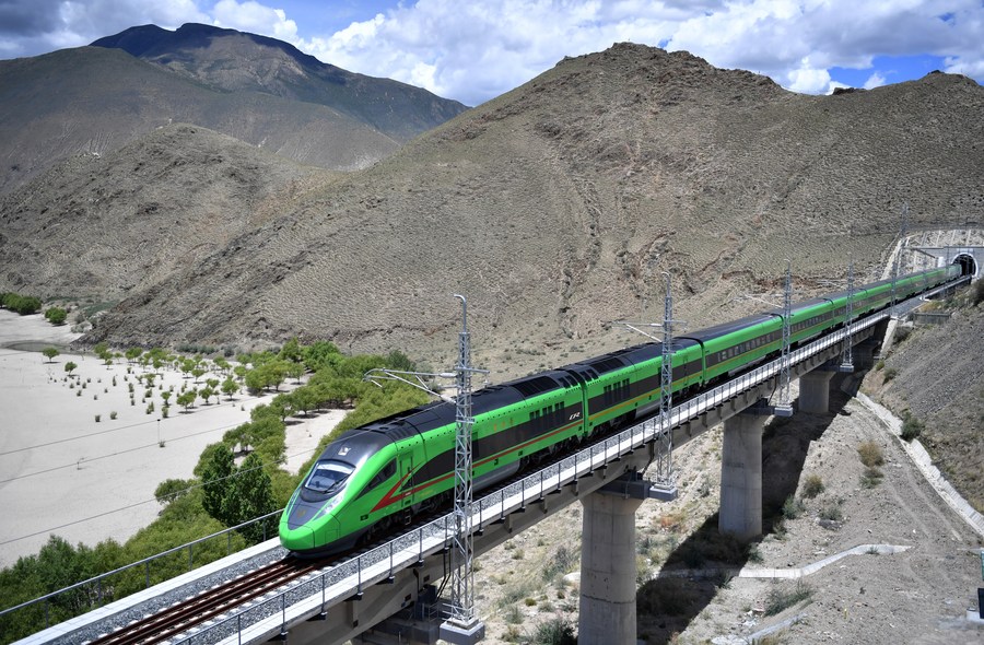 A Fuxing bullet train runs on the Lhasa-Nyingchi railway in Shannan, southwest China's Xizang Autonomous Region, June 22, 2022. /Xinhua