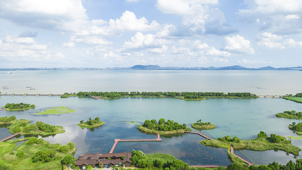 A bird's-eye view of the Taihu Lake in Wuxi, Jiangsu Province, China. /CFP