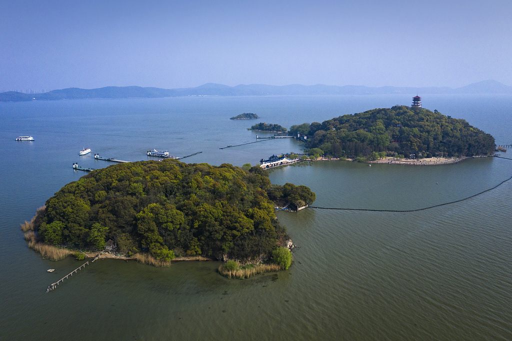 Islands on the Taihu Lake, Wuxi, Jiangsu Province, China. /CFP