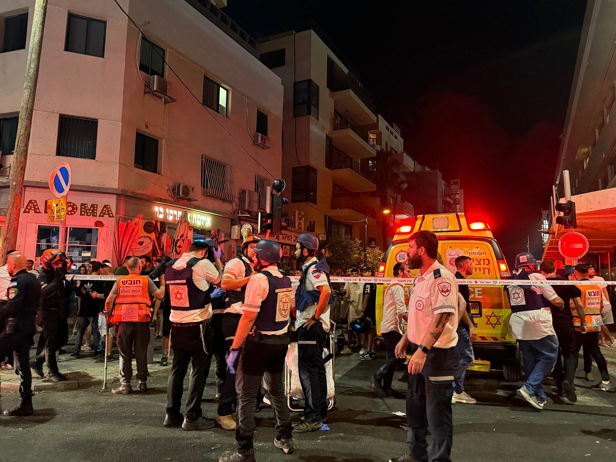 Police arrive at the scene of an explosion after a drone attack near the U.S. Embassy branch office, in Tel Aviv, Israel, July 19, 2024. /CFP