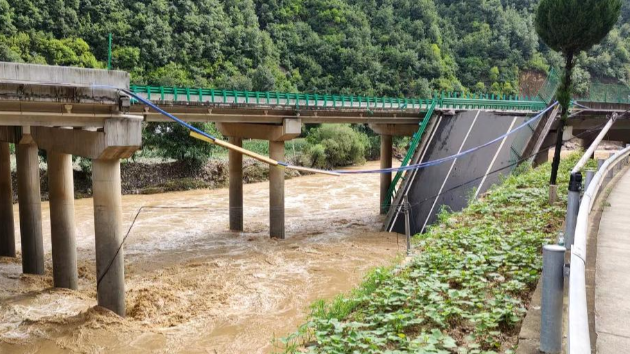 Site of a bridge collapse in northwest China's Shaanxi Province, July 20, 2024. /Xinhua