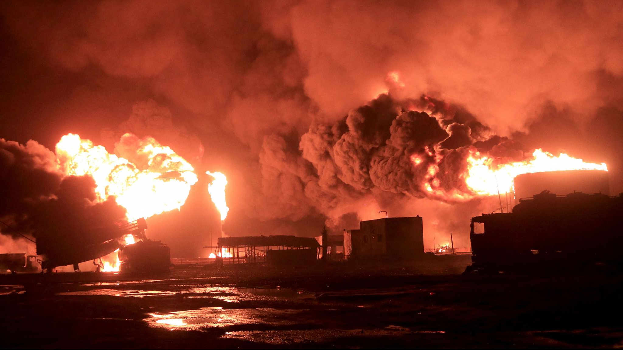 A giant fire erupts at an oil storage facility following Israeli strikes in Yemen's Houthi-held port city of Hodeida on July 20, 2024. /CFP
