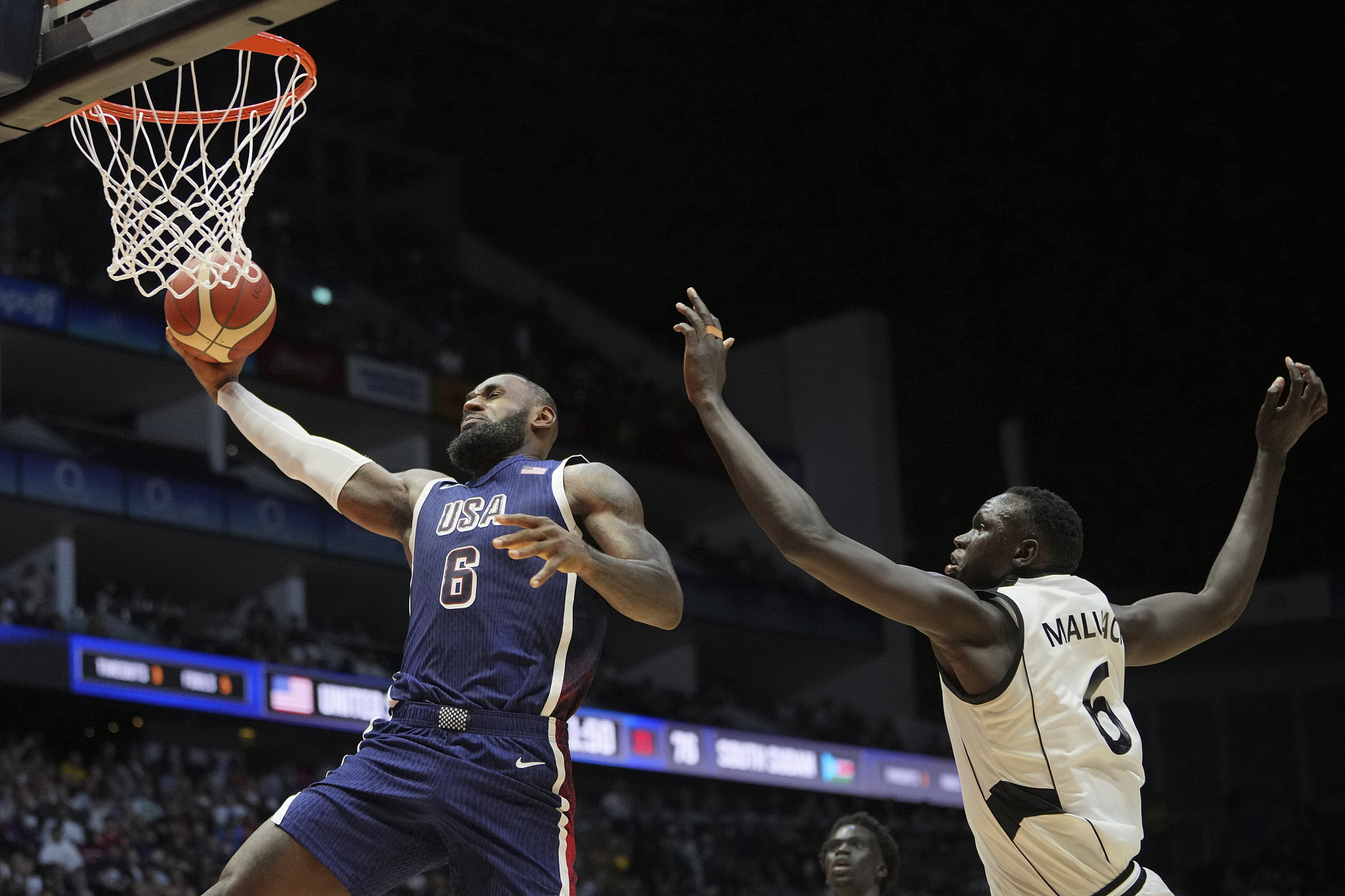LeBron James (#6) of the USA drives toward the rim in an exhibition game against South Sudan in London, United Kingdom, July 20, 2024. /CFP