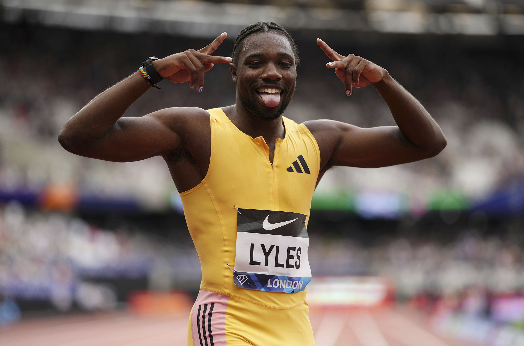 Noah Lyles of the USA celebrates after winning the men's 100-meter race at the Diamond League in London, United Kingdom, July 20, 2024. /CFP