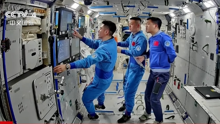 Shenzhou-18 crew members conduct emergency drills. /CMG