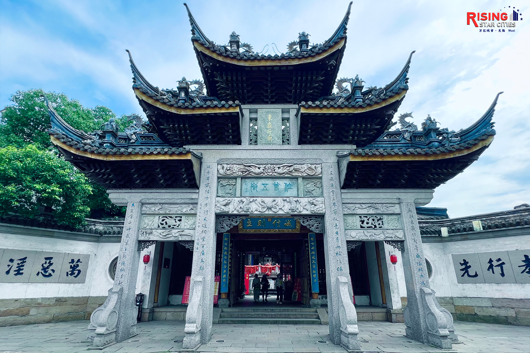 A photo taken on July 20, 2024 shows a preserved roof featuring elaborate mountain motifs on a memorial archway in Huishan Ancient Town in Wuxi, Jiangsu Province. /CGTN
