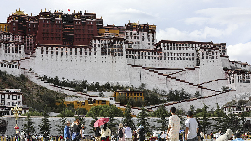 People visit the Potala Palace square in Lhasa, southwest China's Xizang Autonomous Region, July 11, 2024. /CFP