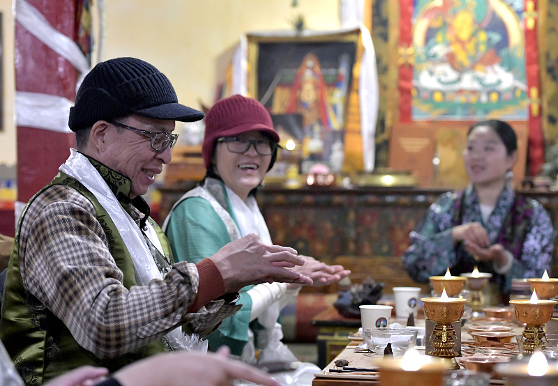 Tourists from Malaysia and Singapore experience Xizang's incense-making in Lhasa, China's Xizang Autonomous Region, April 17, 2024. /CFP