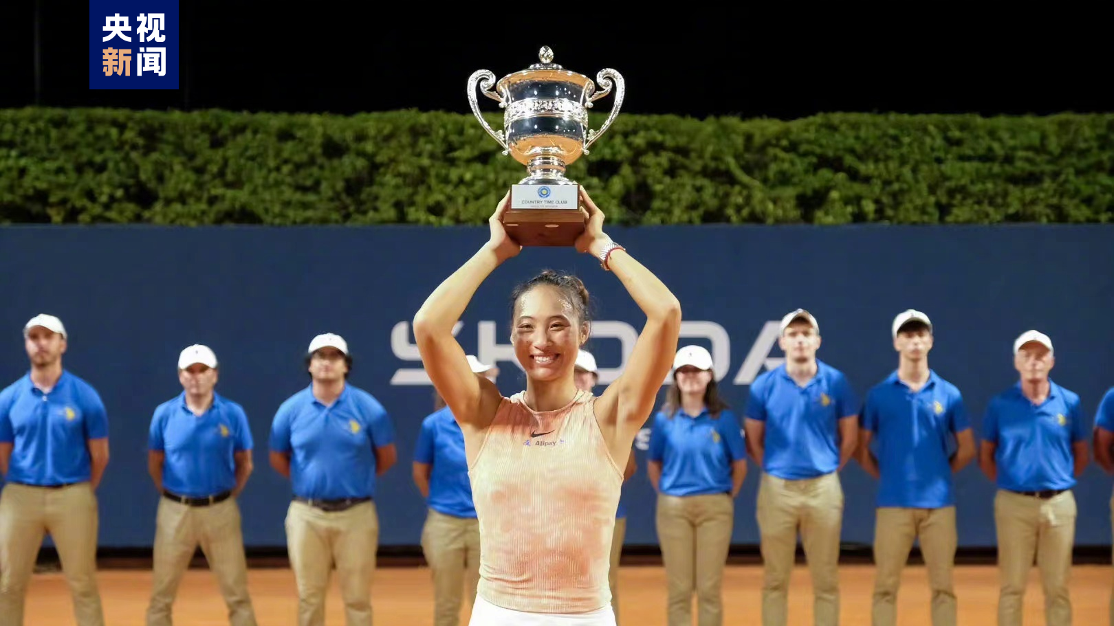 Zheng Qinwen beats Karolina Muchova to defend Palermo Open title