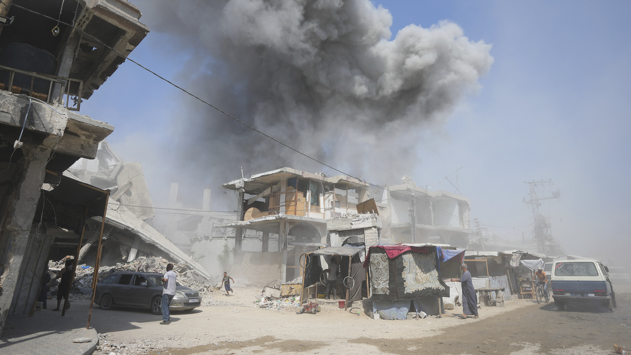 Smoke rises following Israeli bombardments in Khan Younis, Gaza Strip, July 22, 2024. /CFP