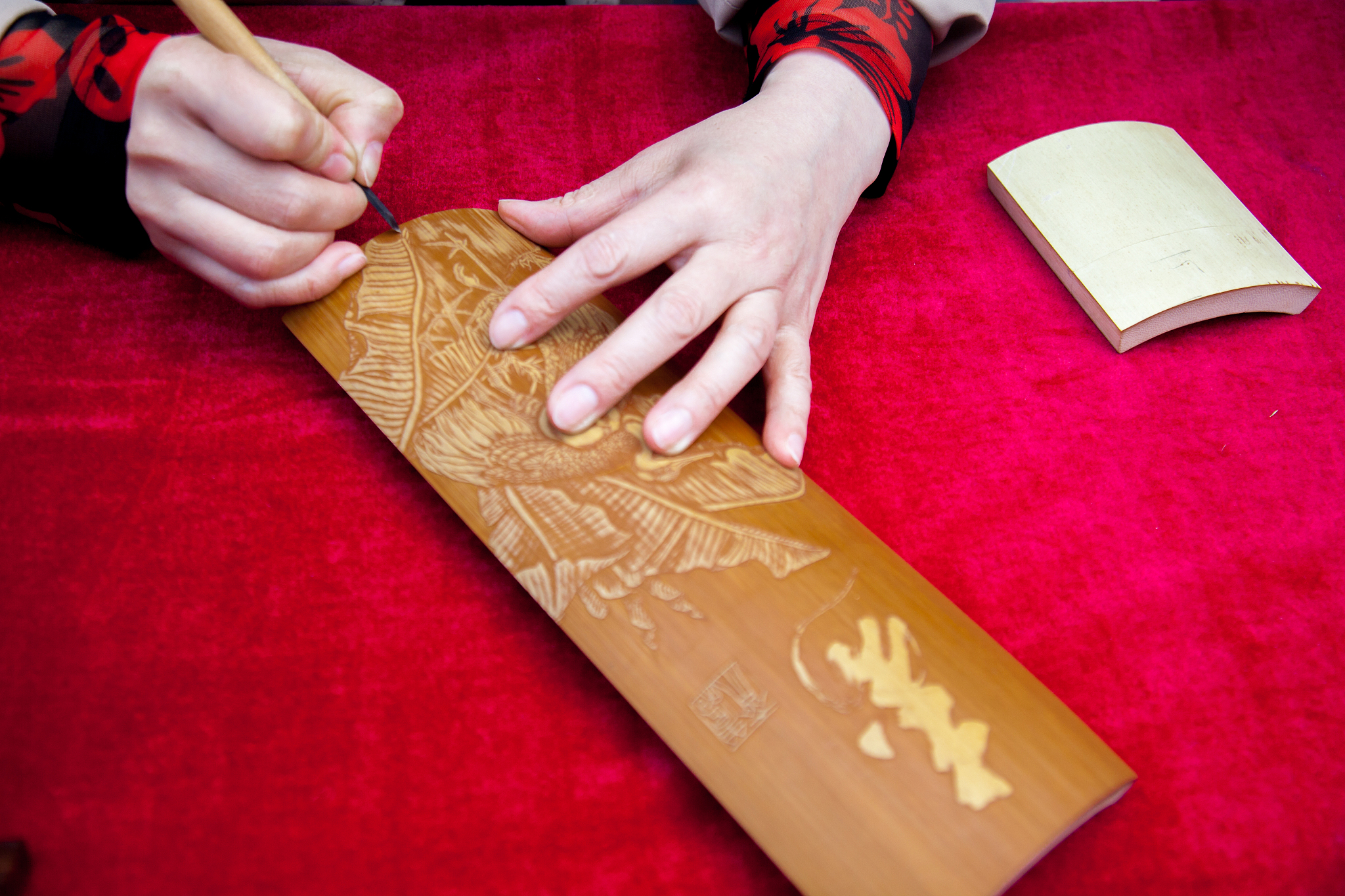 An artist carving bamboo art, Wuxi, Jiangsu Province, China, Mar 31, 2022. /CFP