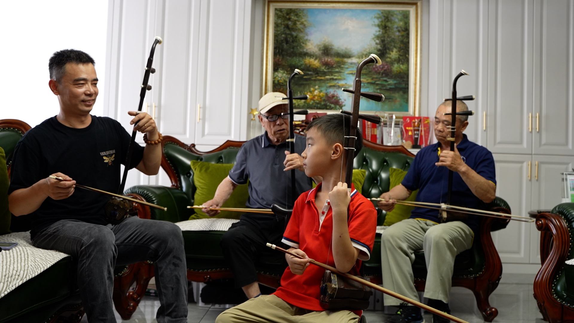 A photo taken on July 22, 2024 shows four generations of the Qian family in Wuxi's Meicun in Jiangsu Province sharing their love of playing the erhu. /CGTN