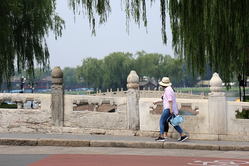 A glimpse of Wanning Bridge in Beijing. /CFP