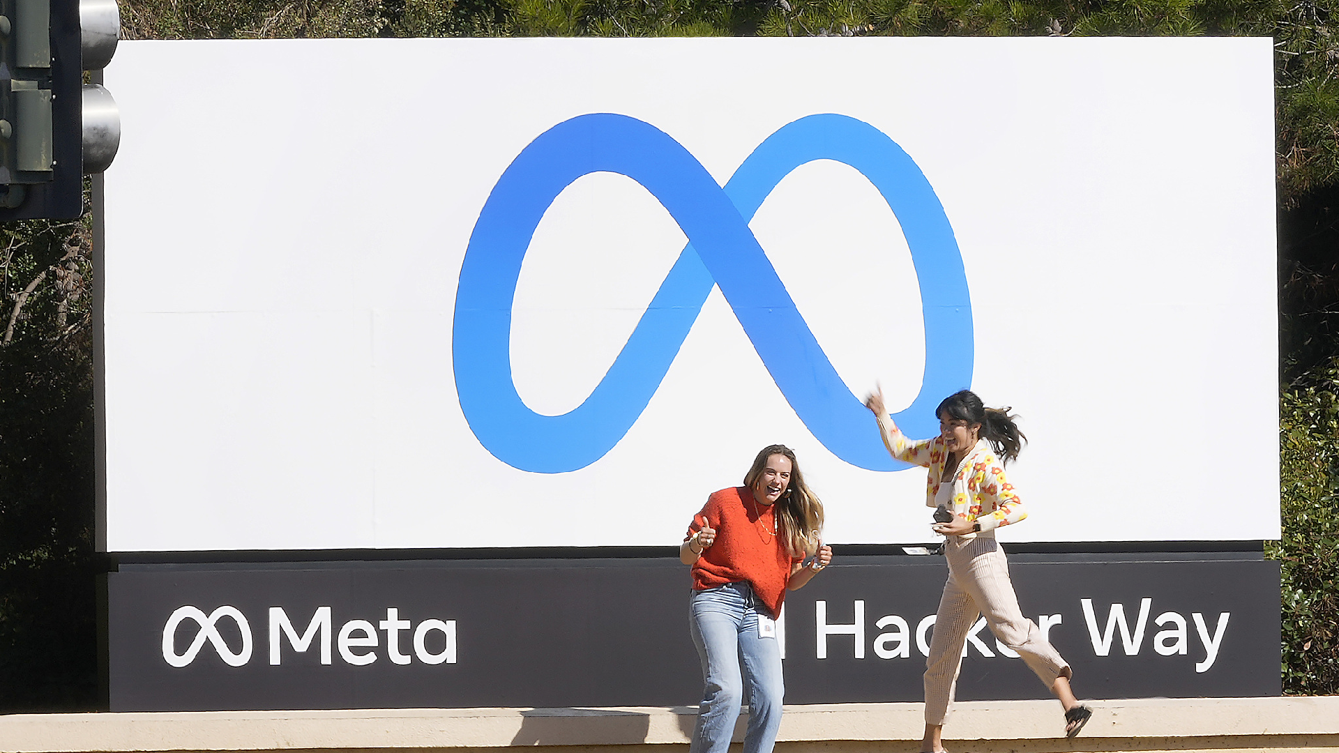 Meta announces largest Llama 3 AI model to compete with OpenAI, Google