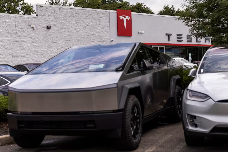A Tesla Cybertruck is parked on a local Tesla dealer in Paramus, New Jersey, U.S., July 23, 2024. /Reuters