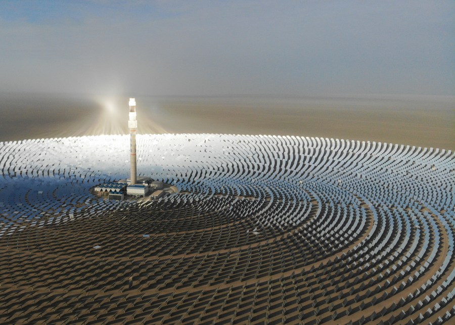A molten-salt solar thermal power plant in Dunhuang, northwest China's Gansu Province. /Xinhua