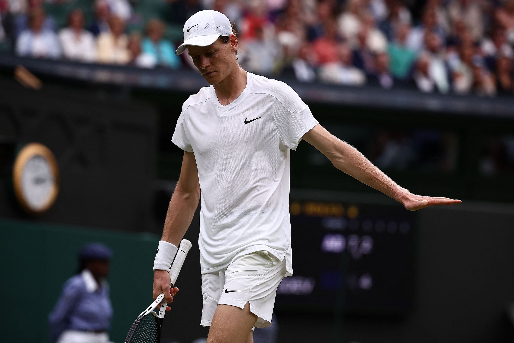 Jannik Sinner of Italy reacts in a men's singles quarterfinal match against Daniil Medvedev of Russia at the Wimbledon Championships at the All England Lawn Tennis and Croquet Club in London, United Kingdom, July 9, 2024. /CFP
