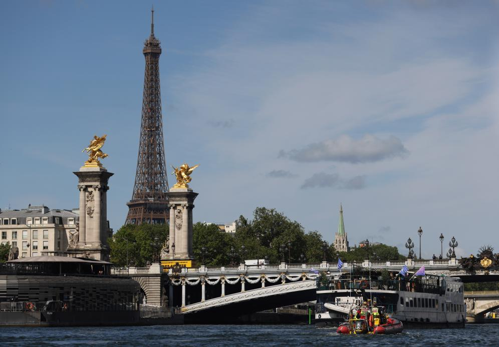 The parade on the River Seine to test 
