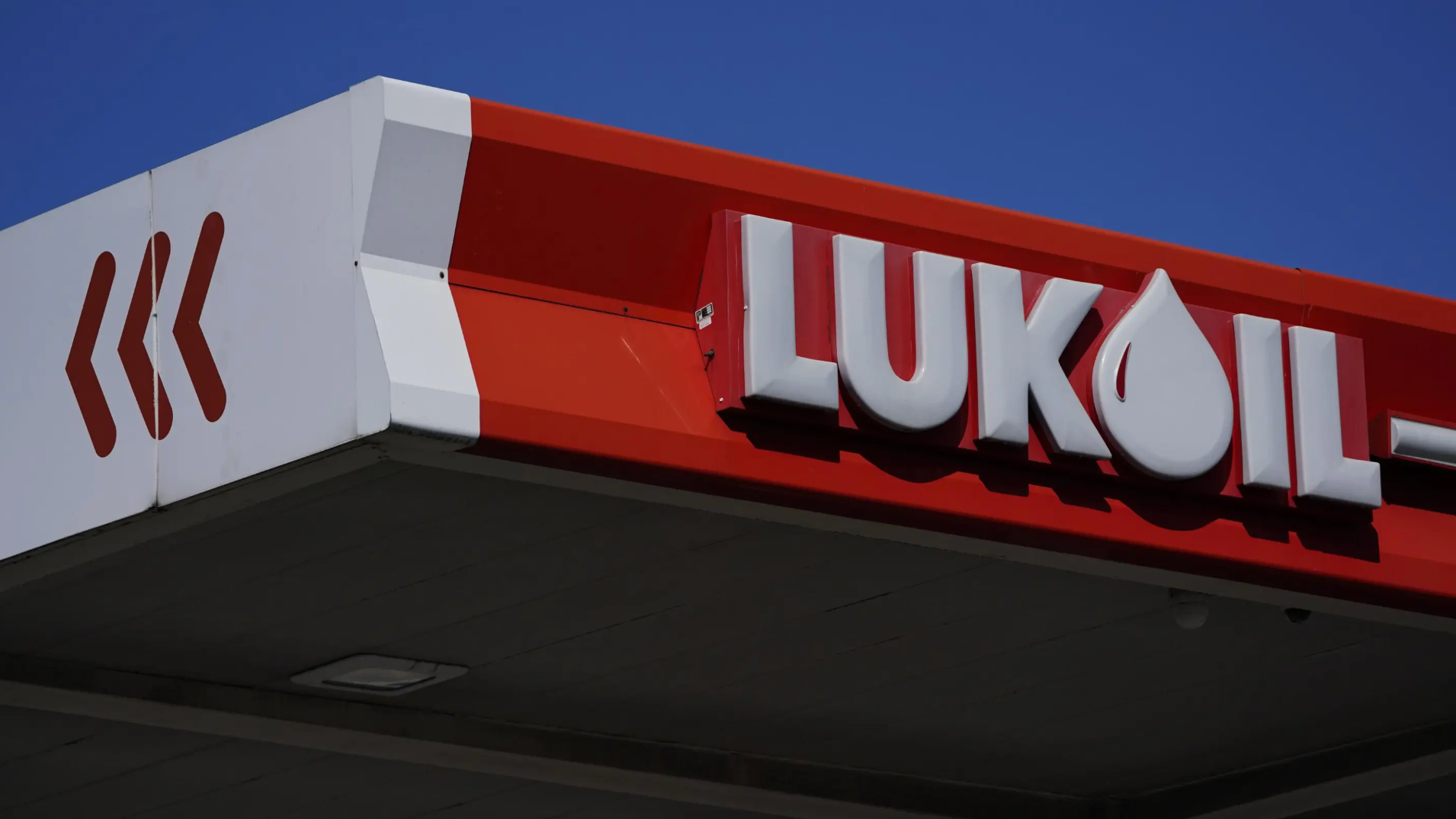 A Lukoil gas station sits in Newark, U.S., March 3, 2022. /AP
