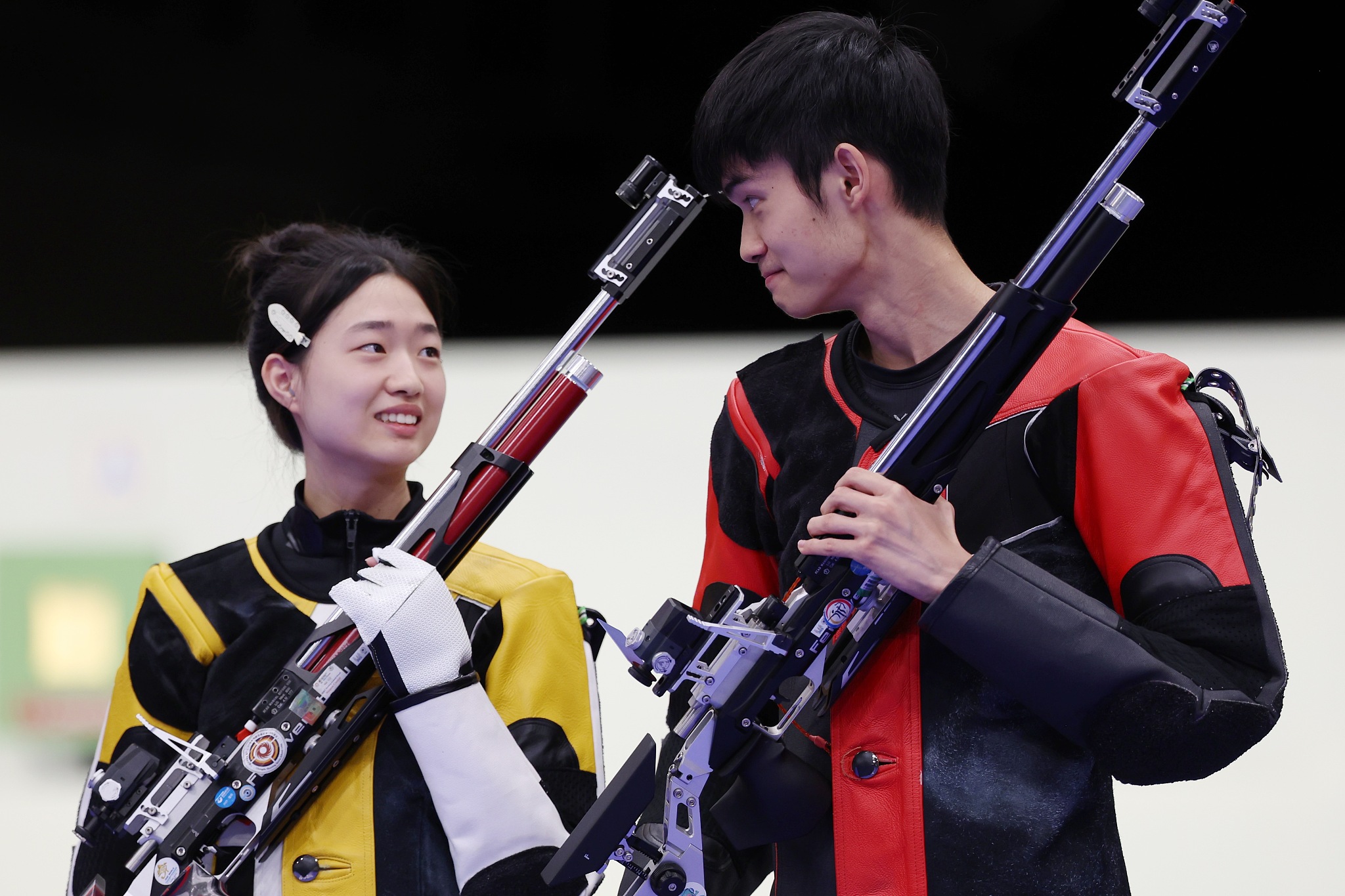 Huang Yuting (L) and Sheng Lihao of China win the 10-meter air rifle mixed team shooting gold medal at the 2024 Summer Olympic Games in Paris, July 27, 2024. /CFP