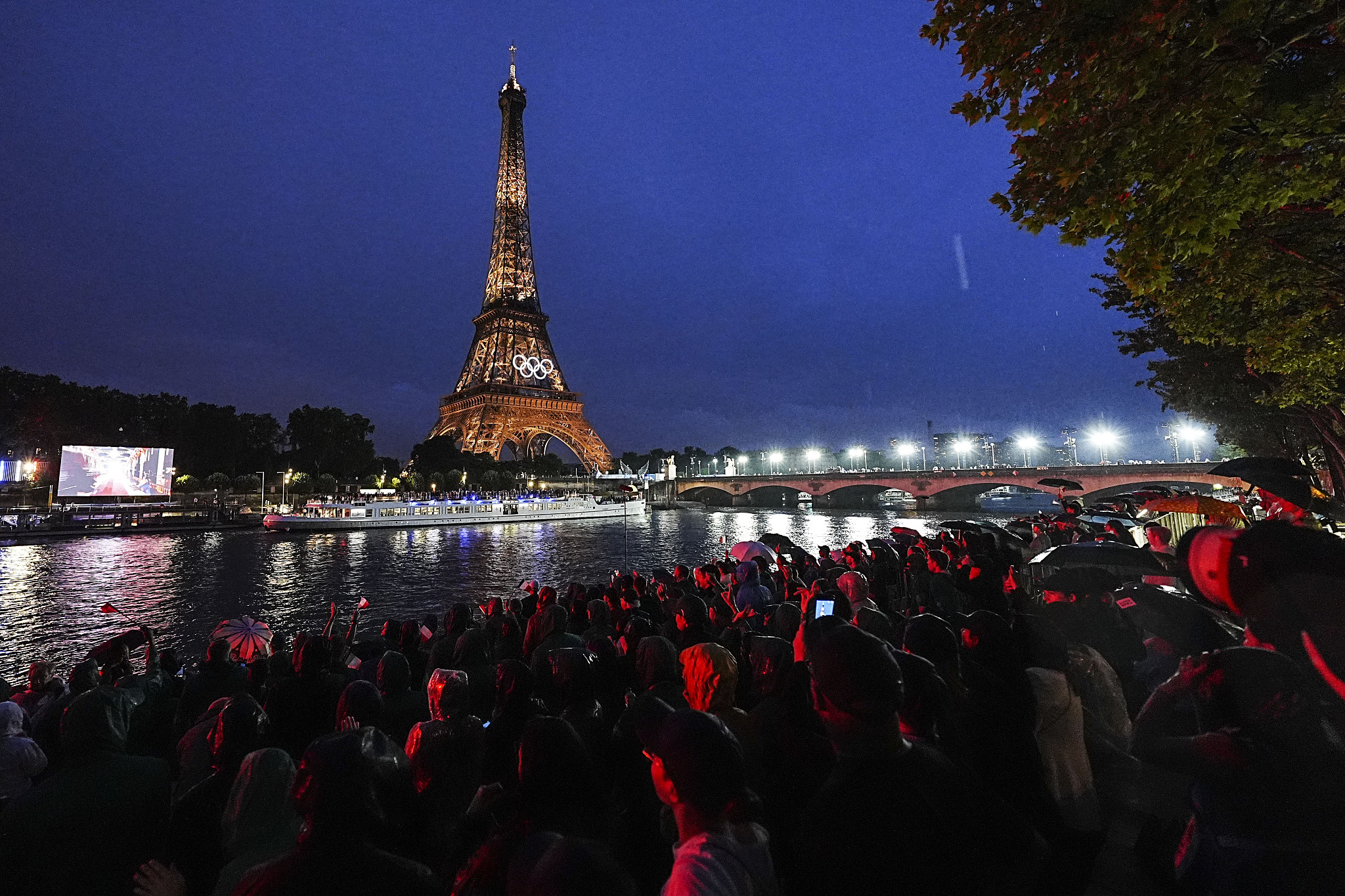 Night view of the Eiffel Tower during the opening ceremony of the Paris 2024 Olympic Games in Paris, France, July 26, 2024. /CFP