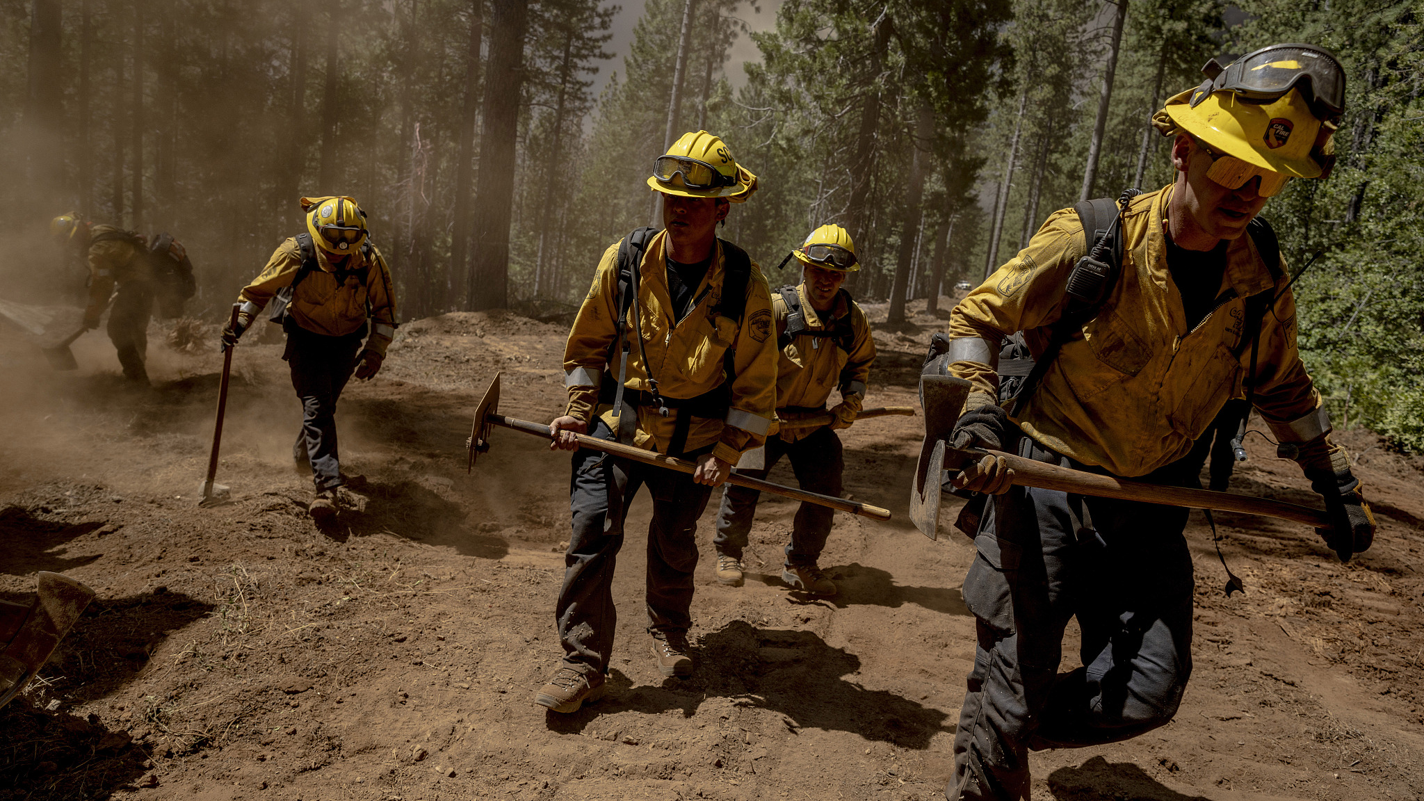Firefighters with the Cal Fire walk along a path while battling the Park Fire in the community of Forest Ranch near Chico, California, U.S., July 26, 2024. /CFP