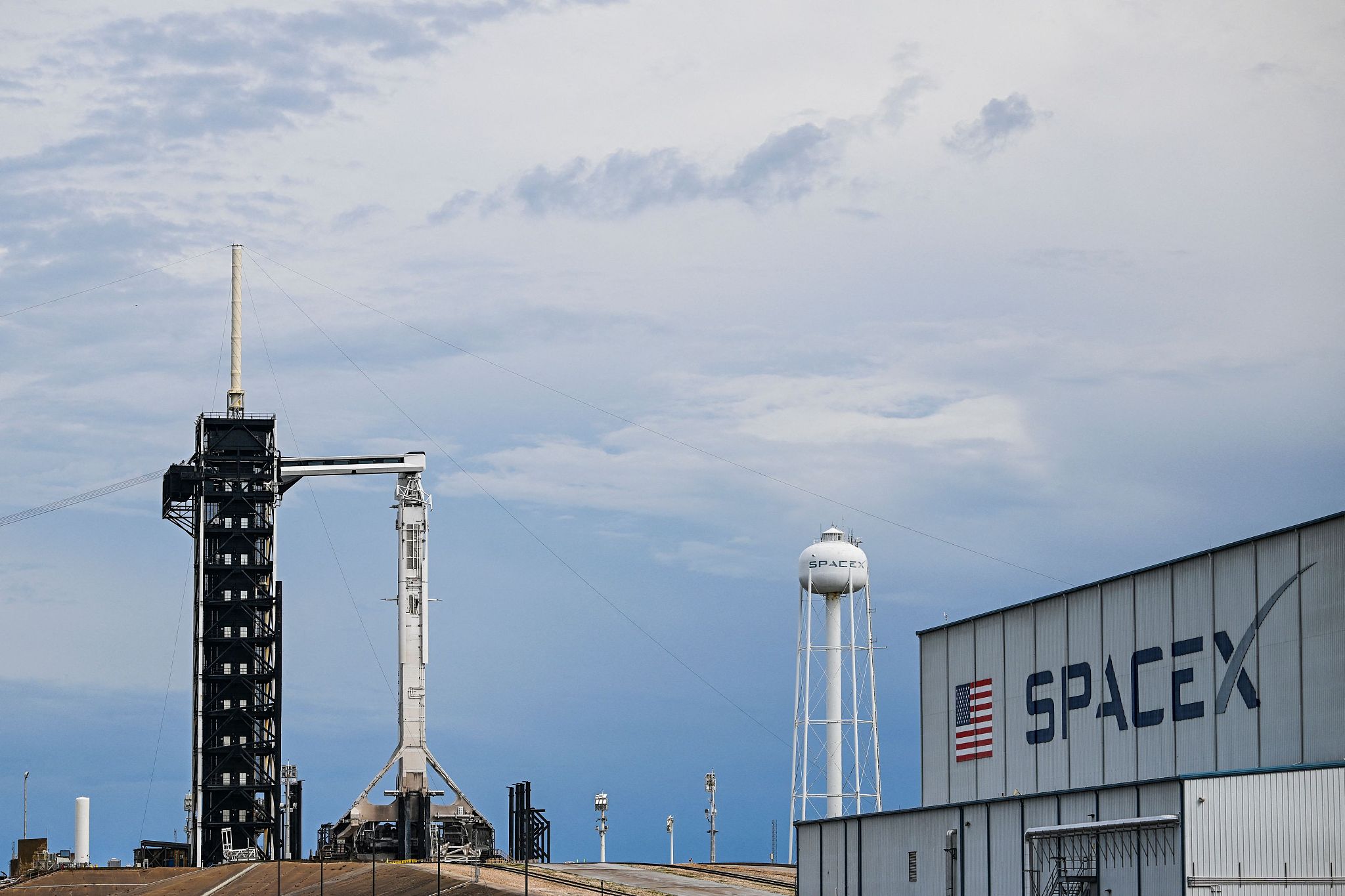 A SpaceX Falcon 9 rocket with the Crew Dragon Endeavour capsule sits on launch pad LC-39A at Kennedy Space Center ahead of the Crew-8 Mission in Cape Canaveral, Florida, the United States, March 3, 2024. /CFP