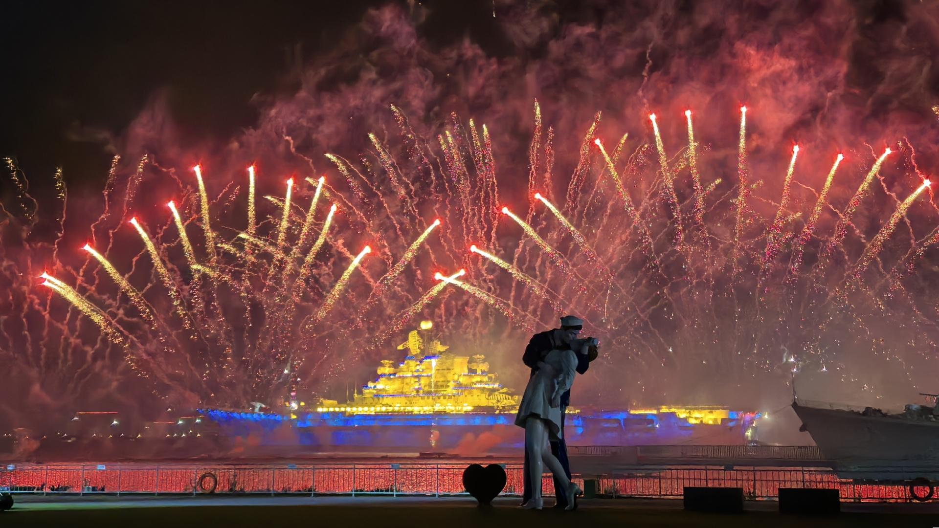 Splendid firework show staged at Tianjin aircraft carrier theme park