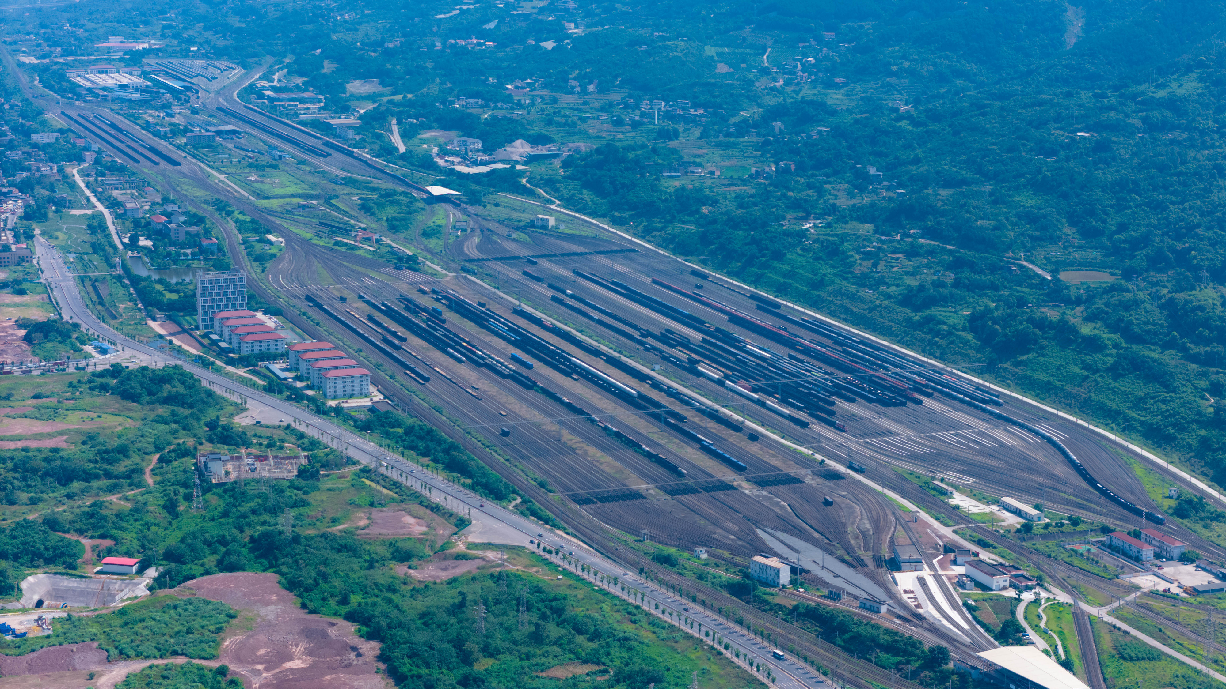 China-Europe Freight Trains Get Ready To Depart From Chongqing 