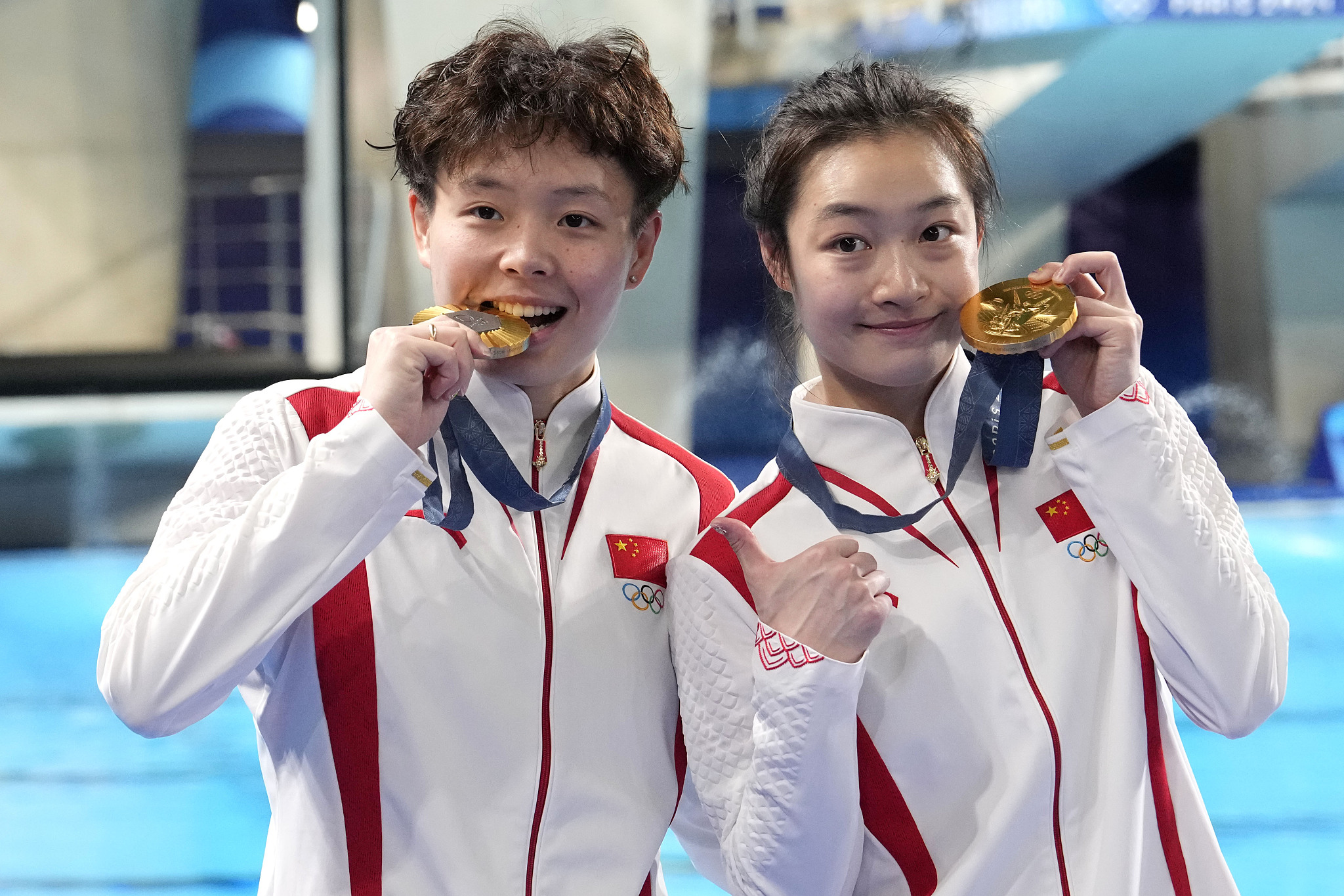 Chang Yani (R) and Chen Yiwen of China win gold in the women's synchronized 3-meter springboard diving event at the 2024 Summer Olympics in Paris, France, July 27, 2024. /CFP