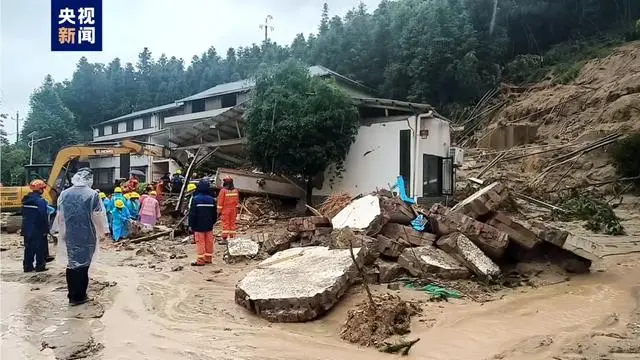 China's Ministry of Emergency Management dispatched a rescue team to Hengyang, a city in central China's Hunan Province, on Sunday after a rain-triggered landslide washed away a village house, resulting in casualties. /CMG