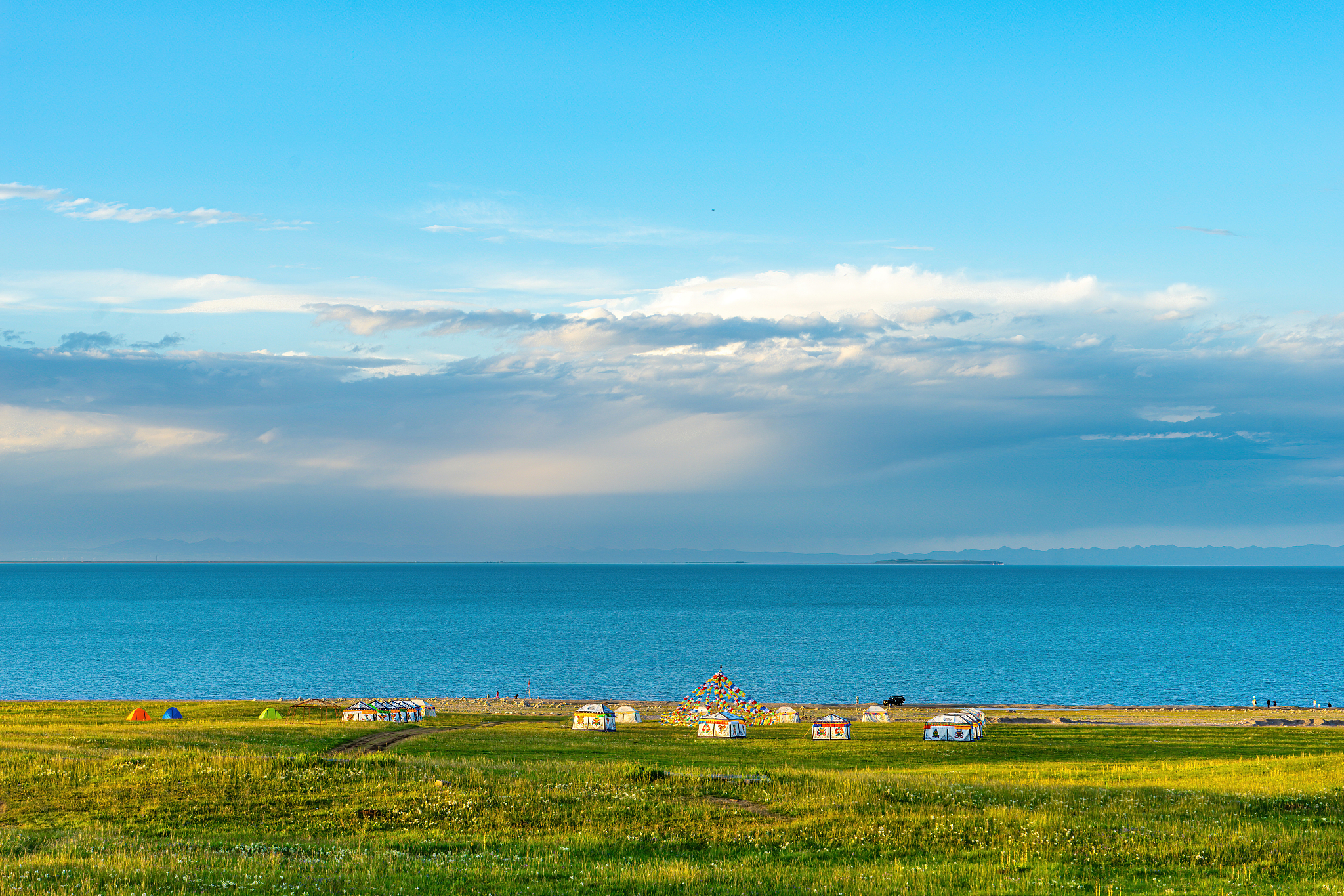 According to the bulletin, the average water level of Qinghai Lake in 2023 was 3196.6 meters, rising by 1.3 meters compared to the average of the past ten-year period. /CFP