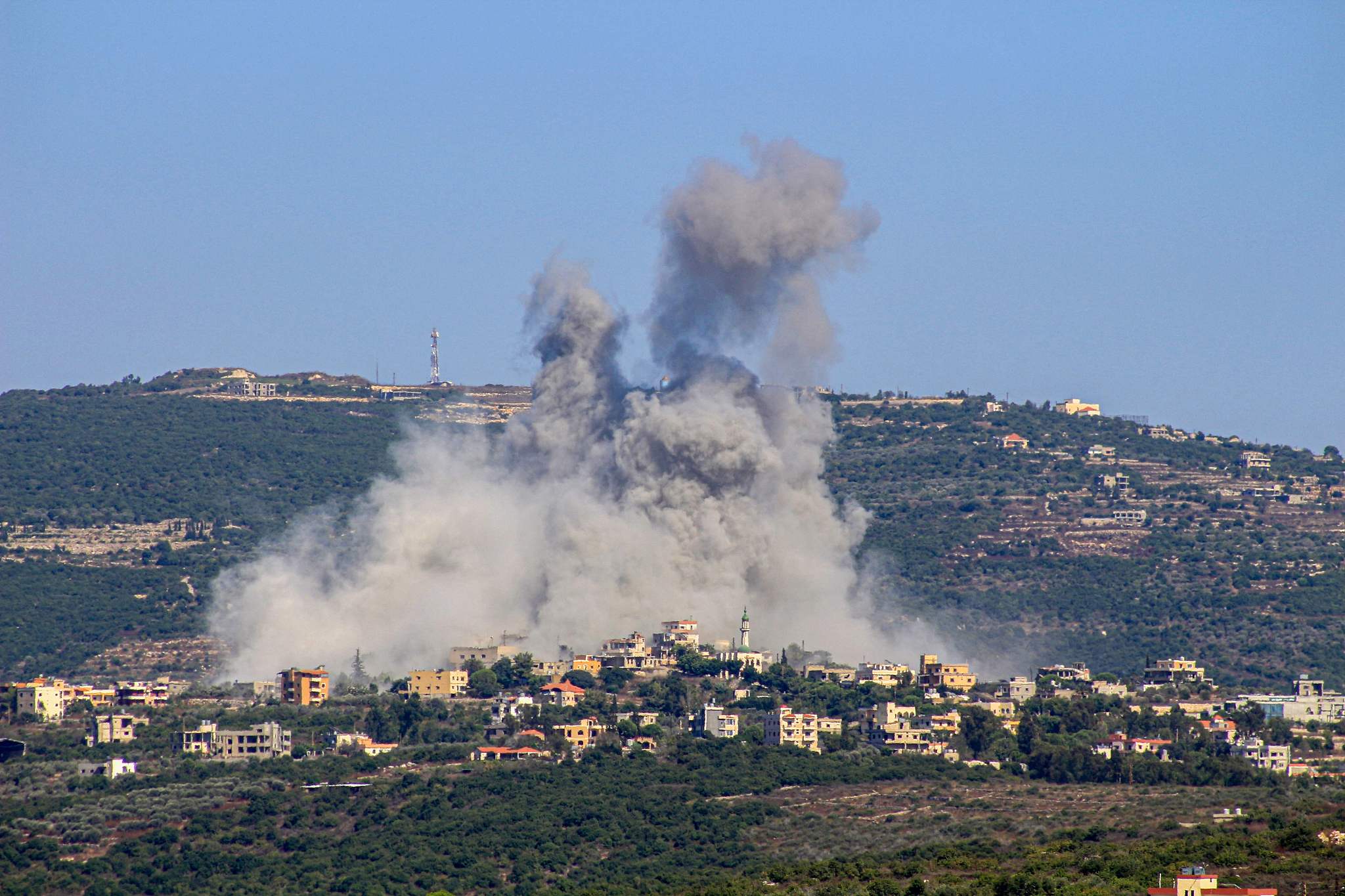 Smoke billows following an Israeli air strike in the southern Lebanese border village of Chihine, Lebanon, July 28, 2024. /CFP