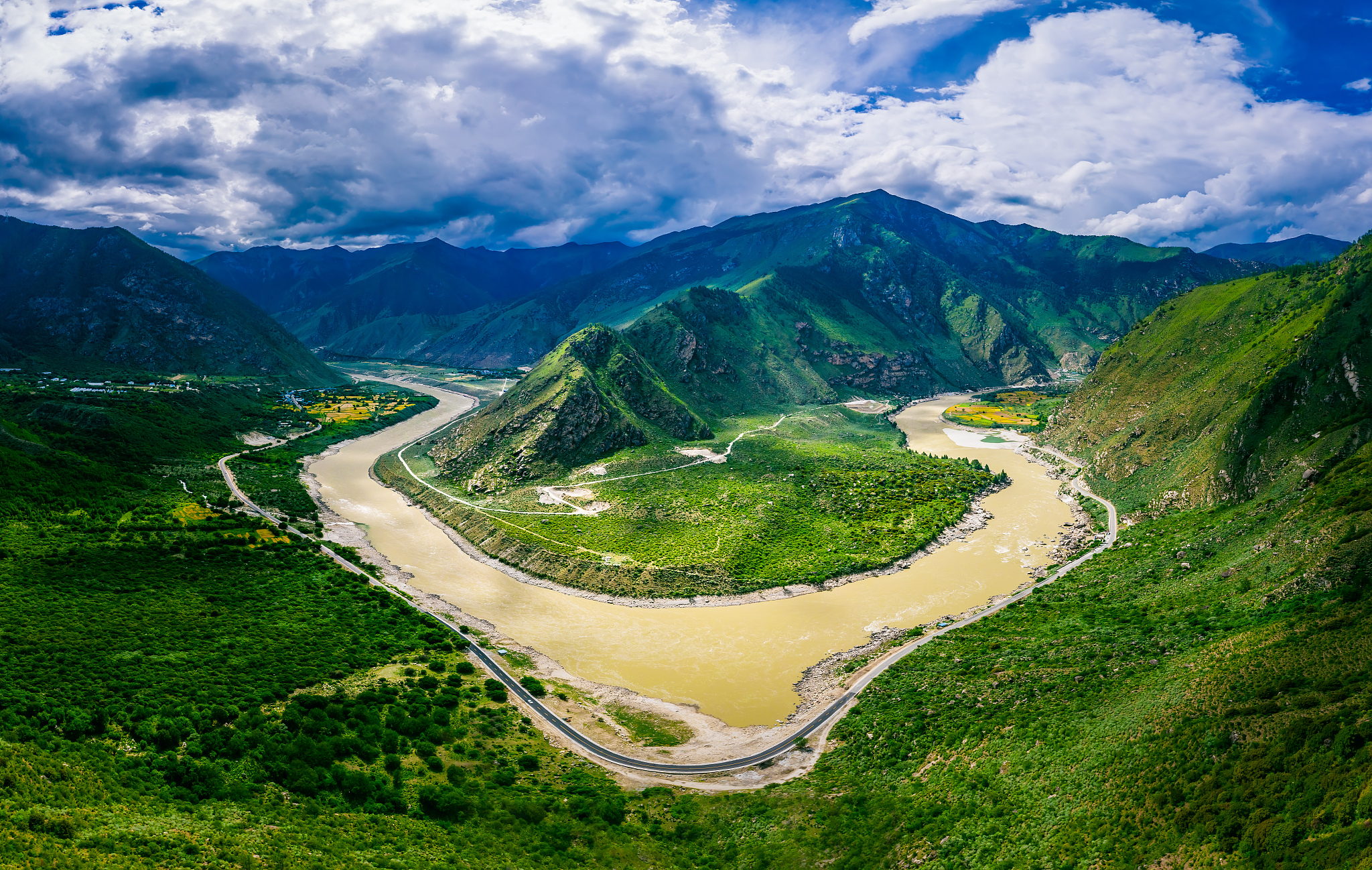 The Yarlung Zangbo River in southwest China's Xizang Autonomous Region. /CFP