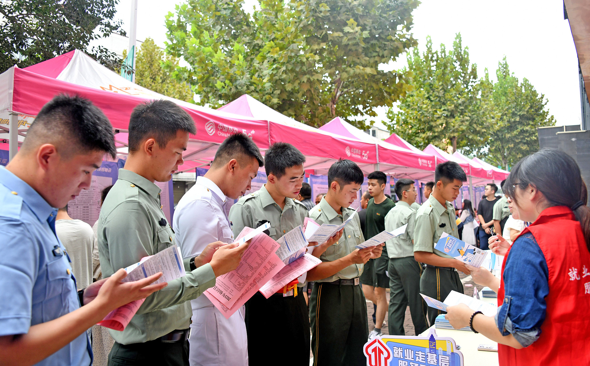 A job fair for veterans held in Taizhou City, east China's Zhejiang Province, September 16, 2023. /CFP