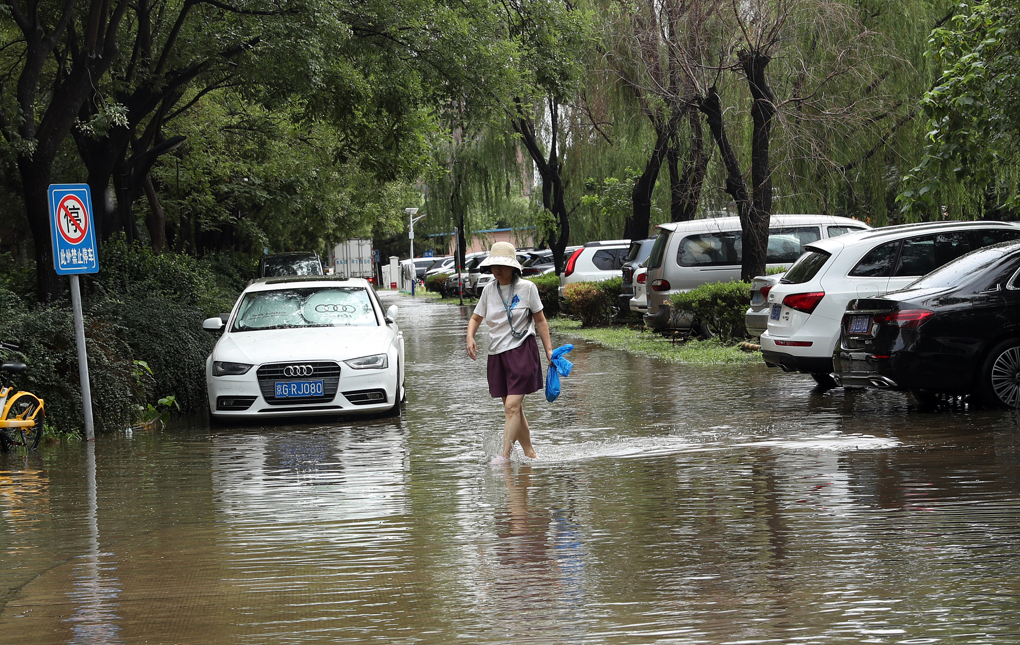 Jalan yang terendam banjir di Distrik Changping, Beijing, 31 Juli 2024. /CFP