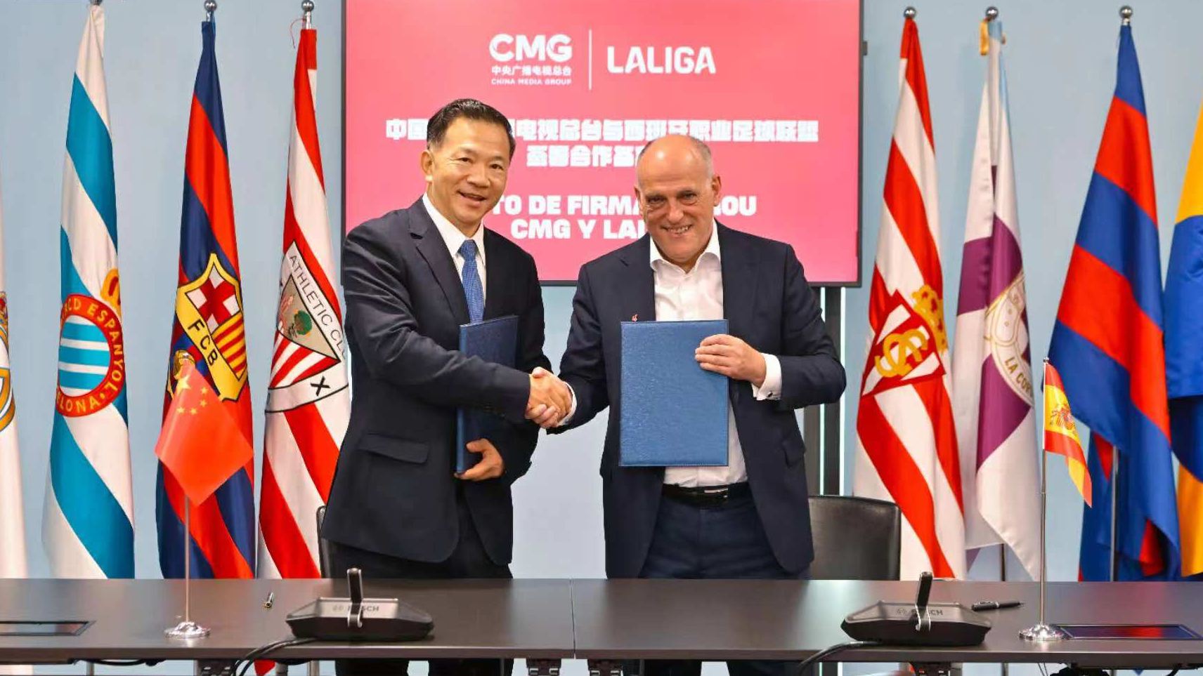 CMG President Shen Haixiong (L) and LaLiga president Javier Tebas sign an MoC to further cooperation in Madrid, Spain, July 29, 2024. /CMG