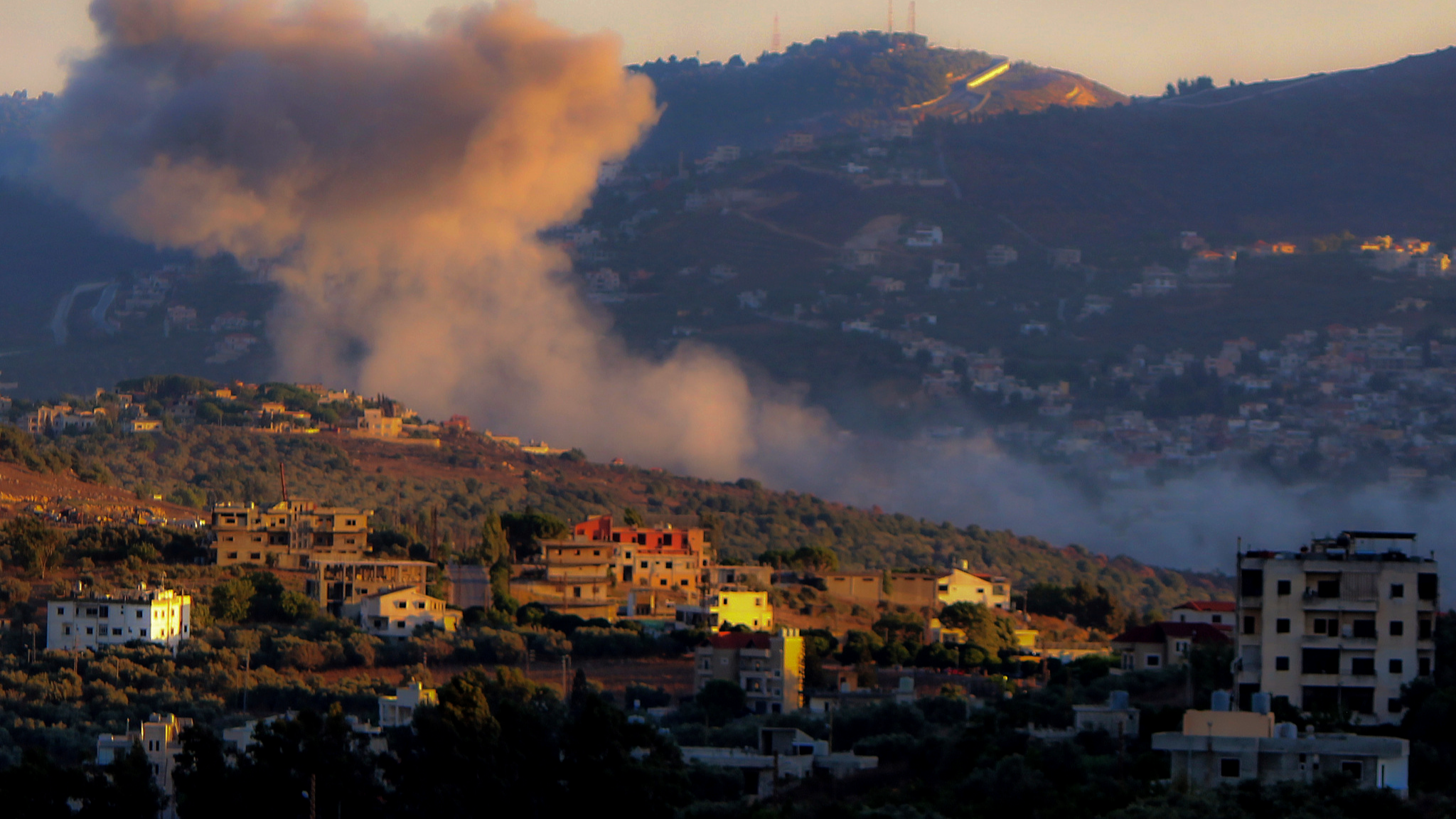 Heavy smoke billows from the Lebanese southern border village of Kfarkela after it was targeted by Israeli shelling, July 29, 2024. /CFP