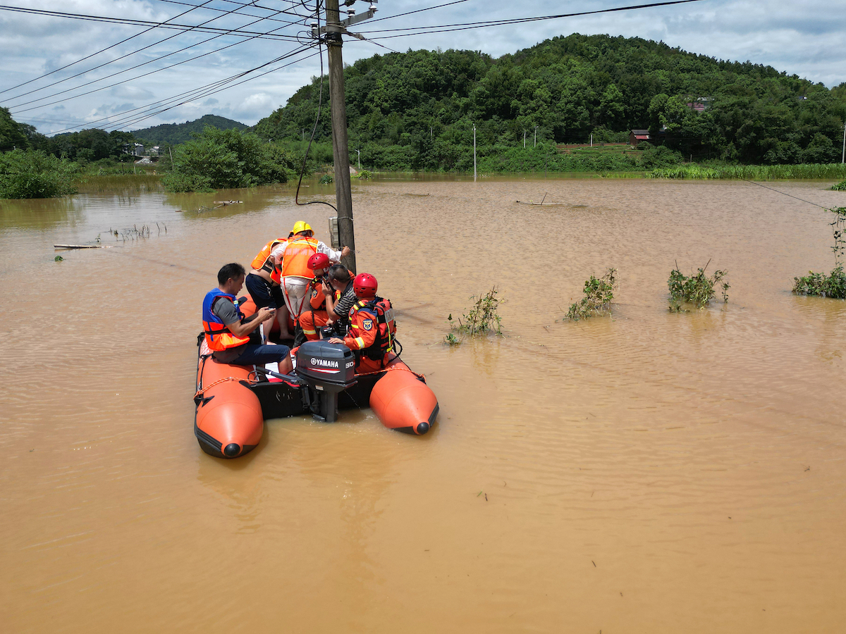 A rescue team repairs flooded power lines in Shuangfeng County, Loudi City, Hunan Province, central China, July 29, 2024. /CFP