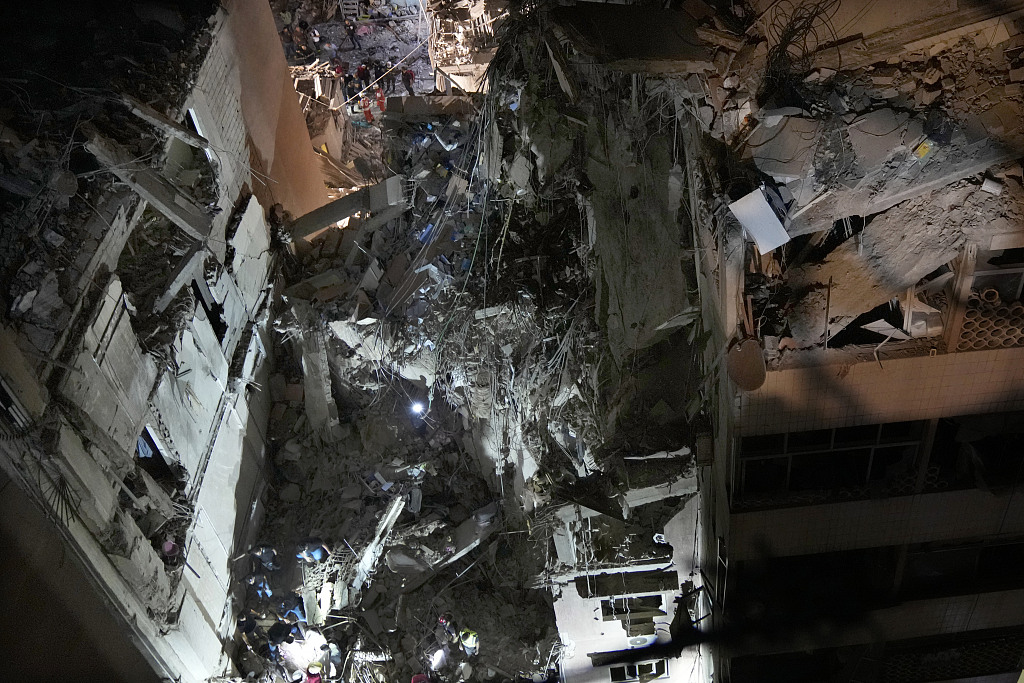 Civil defense workers check for victims between the wreckage of destroyed buildings that were hit by an Israeli airstrike in the southern suburbs of Beirut, Lebanon, July 30, 2024. /CFP