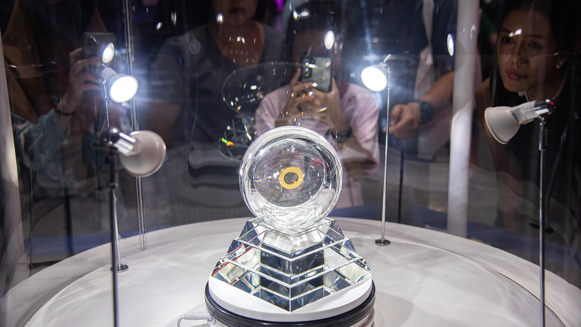 Lunar sample from China's Chang'e-5 mission under spotlight in Bangkok