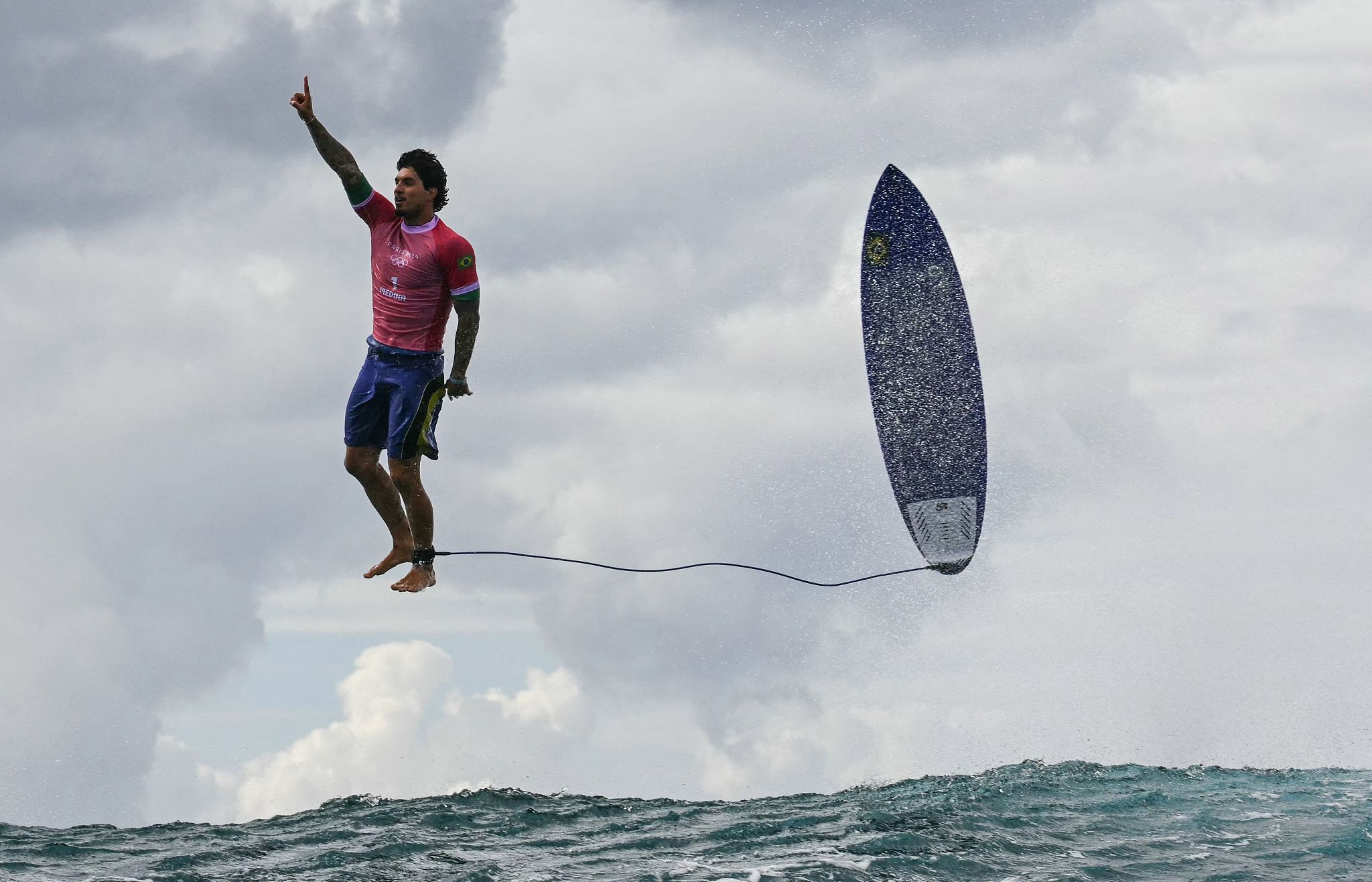 Gabriel Medina of Brazil competes in the men's surfing event at the 2024 Summer Olympic Games in Tahiti, July 29, 2024. /CFP