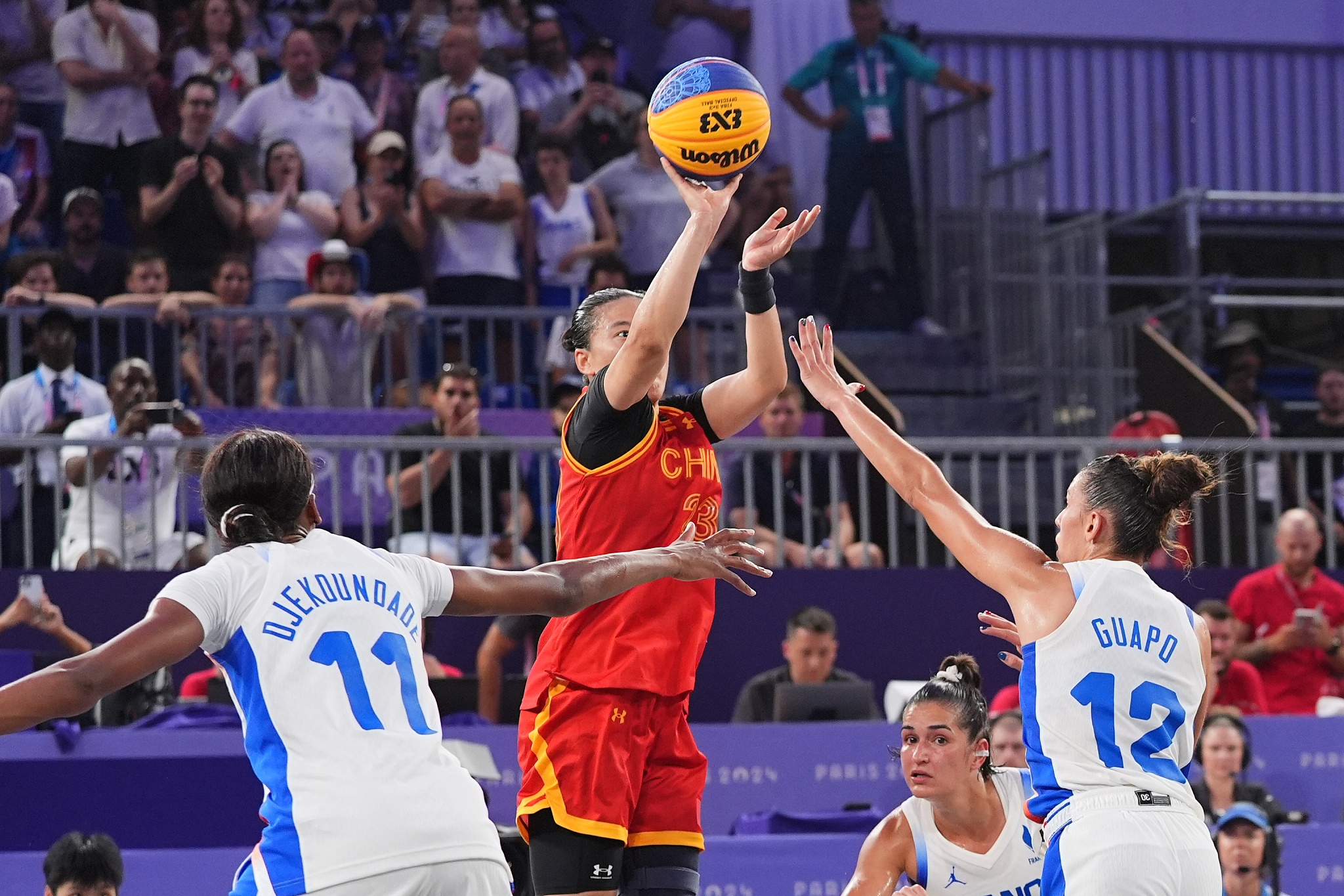 Wang Lili (C) of China shoots in the women's 3x3 basketball game against France at the 2024 Summer Olympic Games in Paris, France, July 30, 2024. /CFP